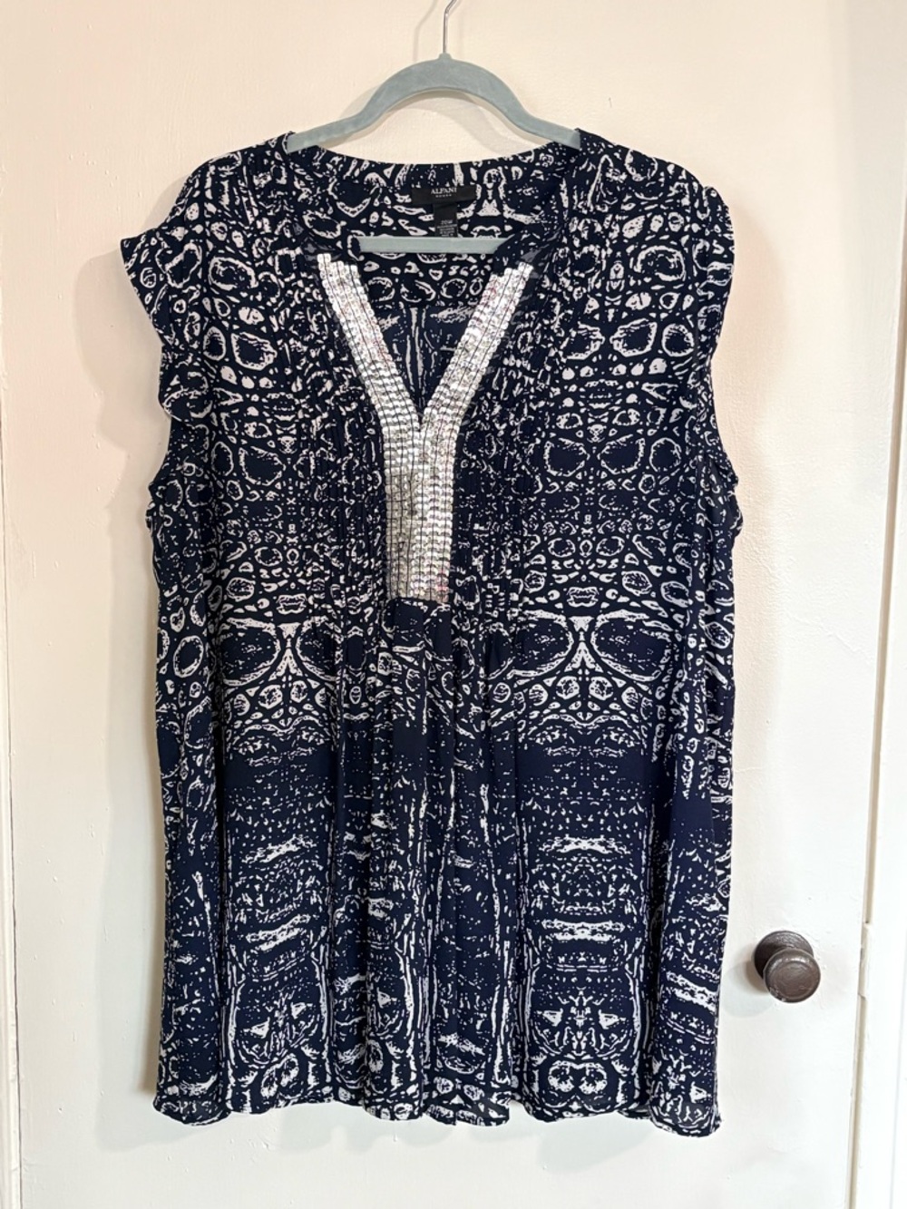 Alfani Navy White Print Blouse 20W Sleeveless Embellished V-Neck Pleated Tunic